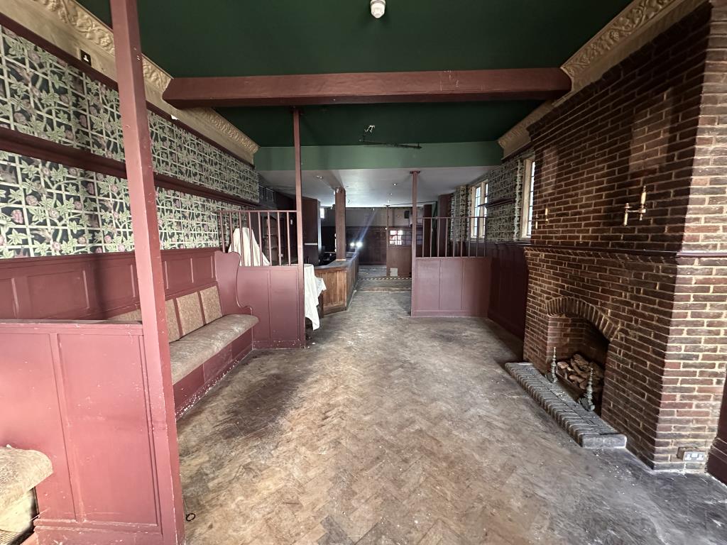 Lot: 85 - FORMER PUBLIC HOUSE WITH POTENTIAL - Main bar area with parquet floor and bench seats